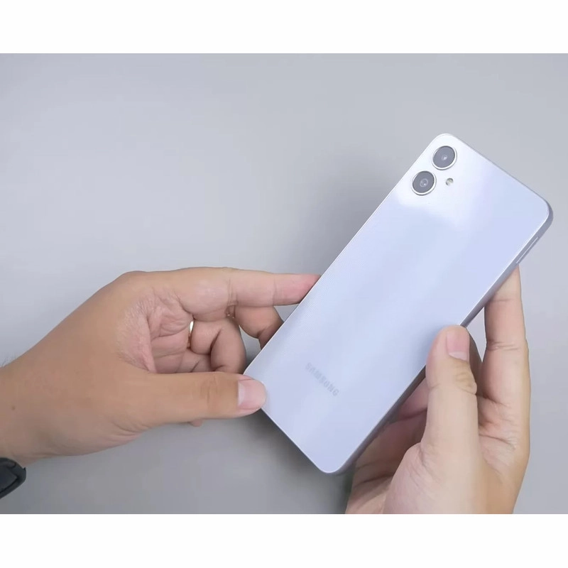 گوشی موبایل سامسونگ مدل Galaxy A05 دو سیم کارت ظرفیت 64 گیگابایت و رم 4 گیگابایت به همراه شارژر سامسونگ - سبز روشن
